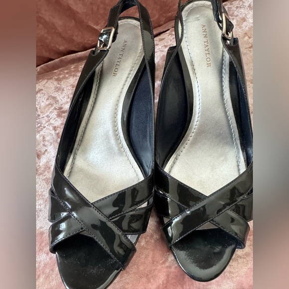 💥Ann Taylor Black Patent Leather Slingbacks - Picture 1 of 8